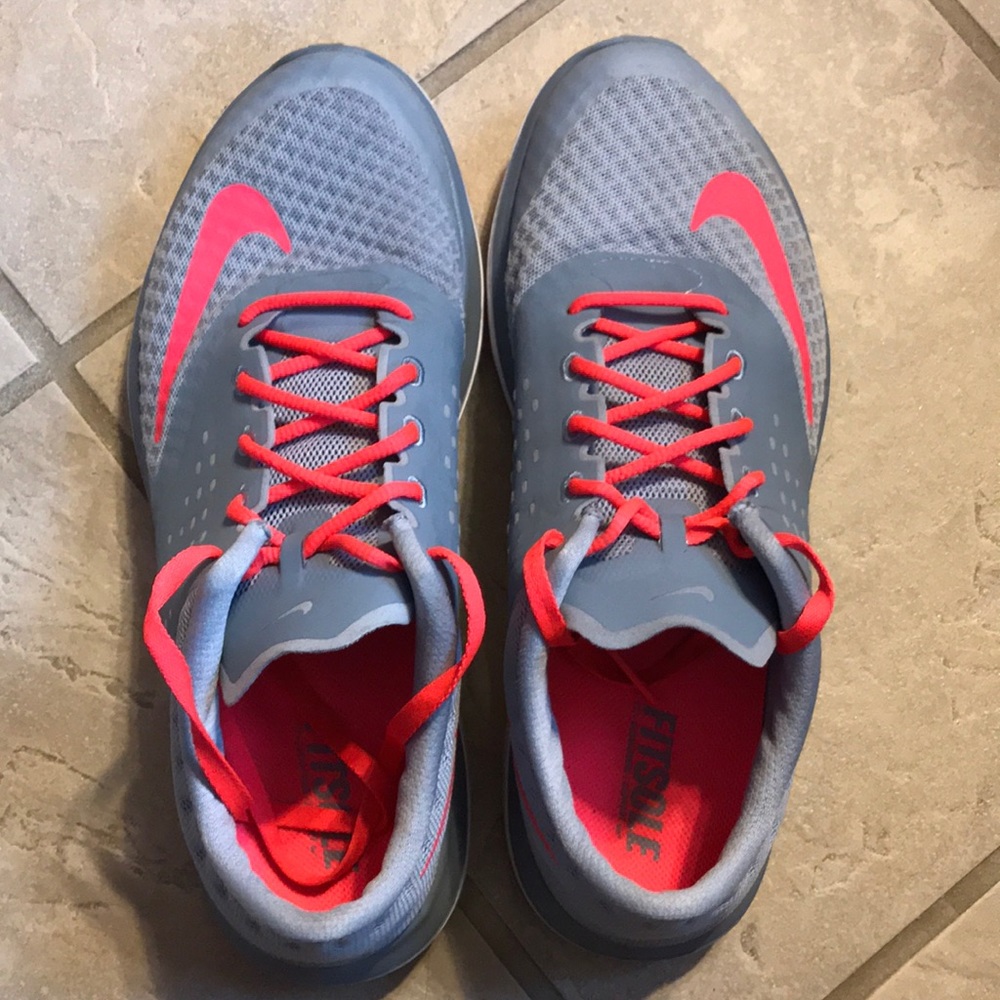 Nike size 9 women’s running shoes